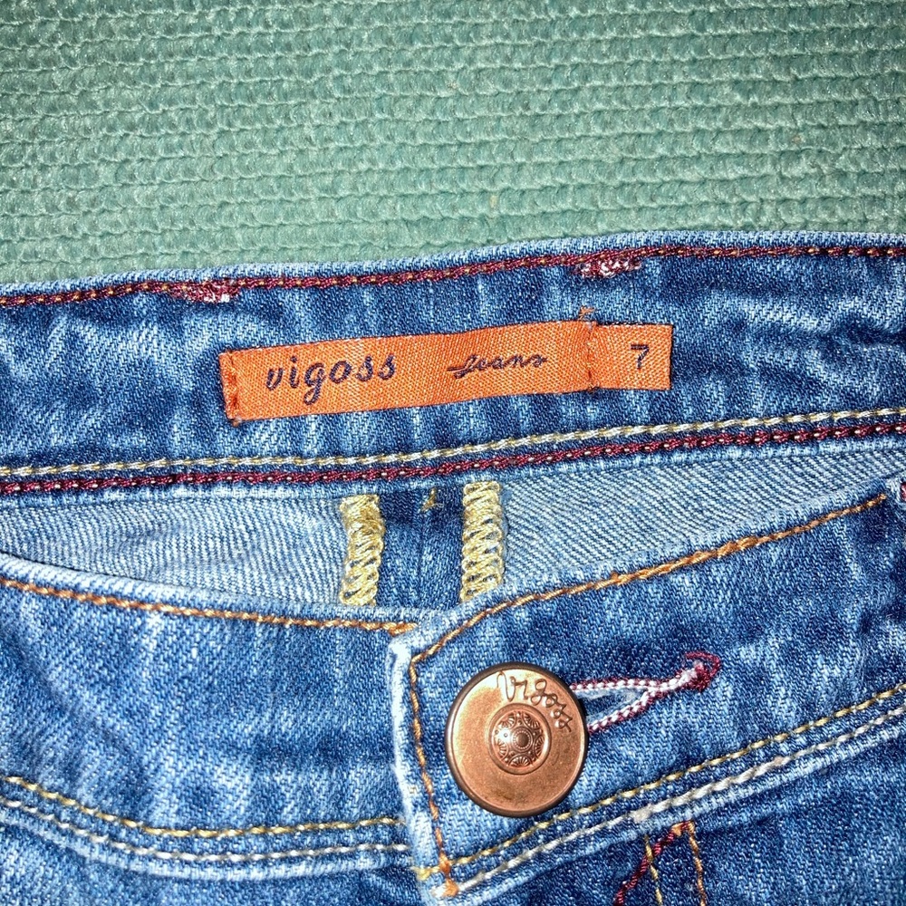 Vigoss jeans sz 7 boot cut lightly distressed